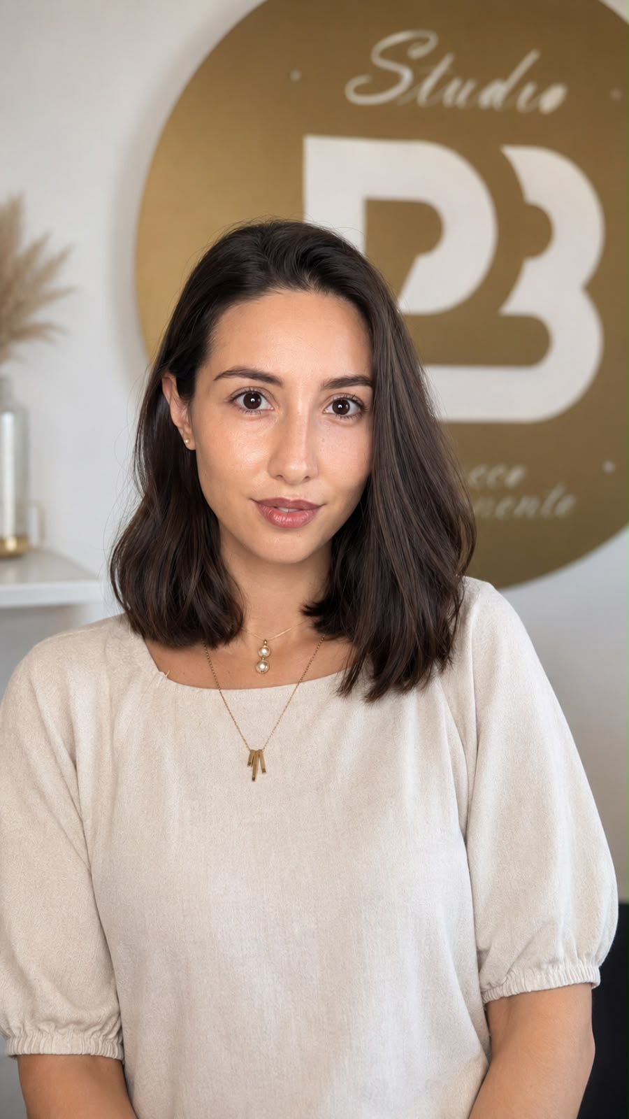 Paola Benchea nello studio di trucco permanente a Roma